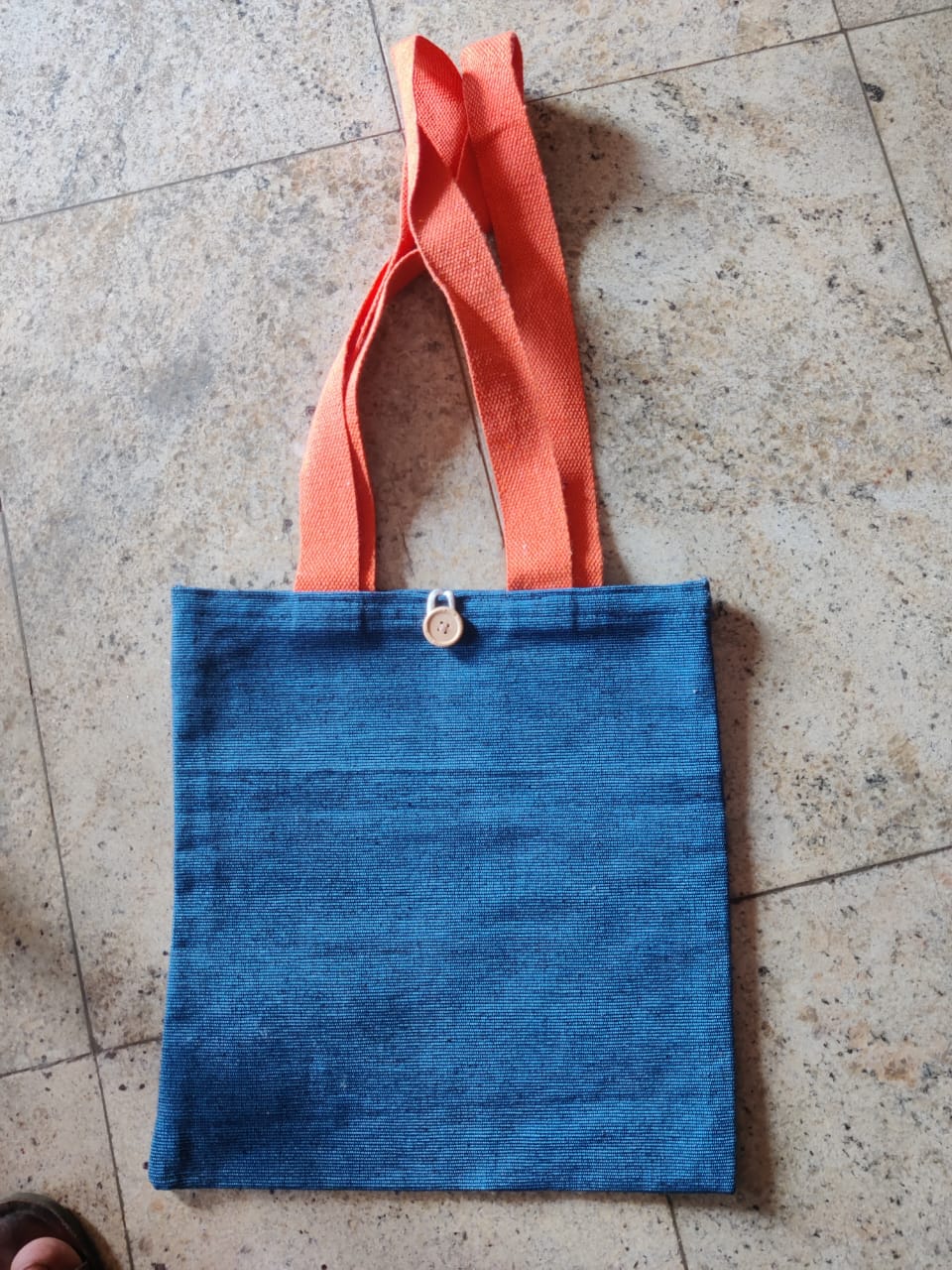 T005 BUTTON TOTE BAG