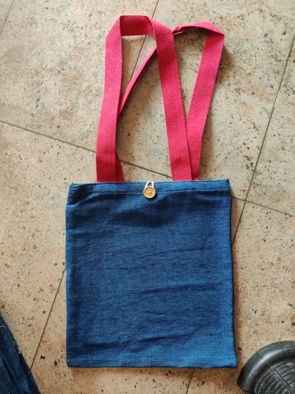 T005 BUTTON TOTE BAG